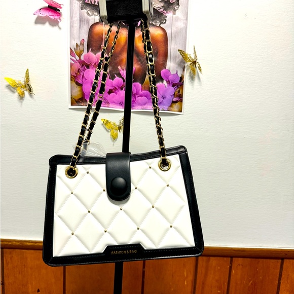 NWT women shoulder bag with chain handles - Picture 1 of 5